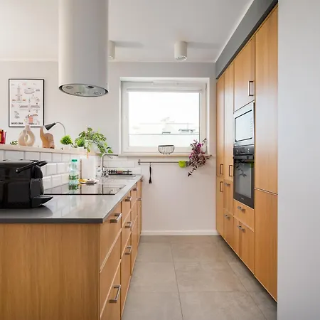 Brodnowski Urban Jungle By Bookinghost Warschau