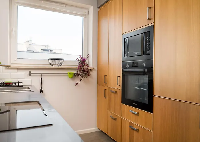 Brodnowski Urban Jungle By Bookinghost *