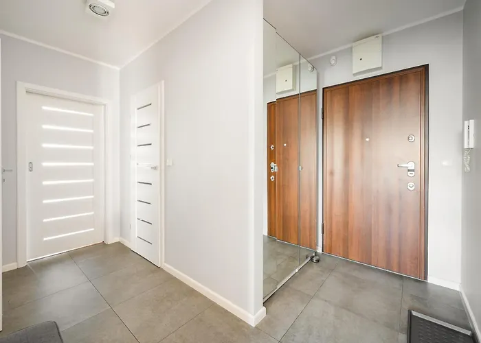 Brodnowski Urban Jungle By Bookinghost * Varsavia