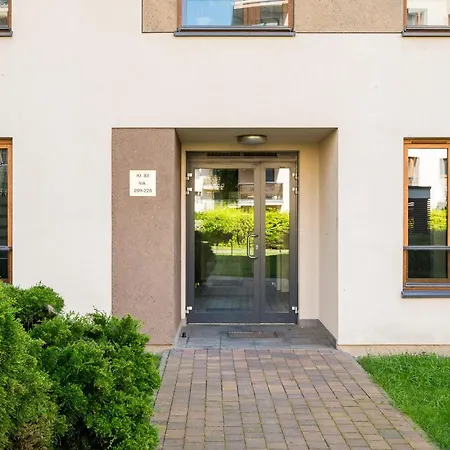 Brodnowski Urban Jungle By Bookinghost *