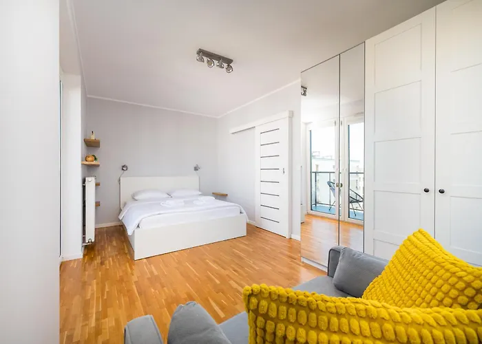 Brodnowski Urban Jungle By Bookinghost Varšava