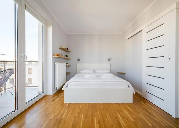 Brodnowski Urban Jungle By Bookinghost Varšava