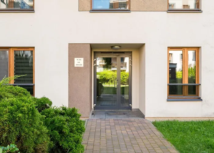 Brodnowski Urban Jungle By Bookinghost *