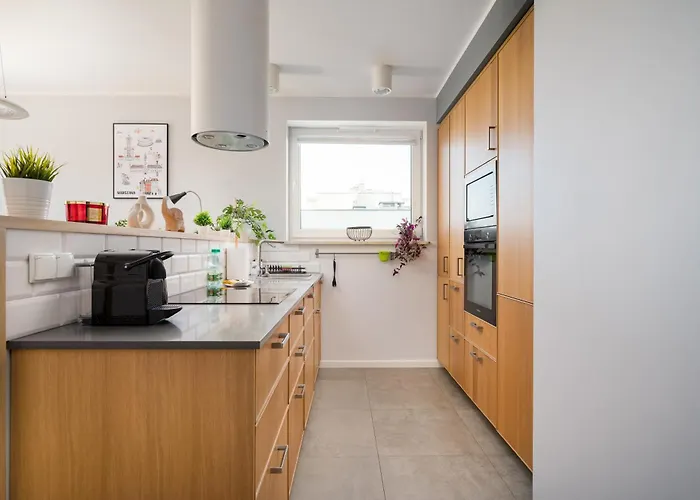 Brodnowski Urban Jungle By Bookinghost Varšava