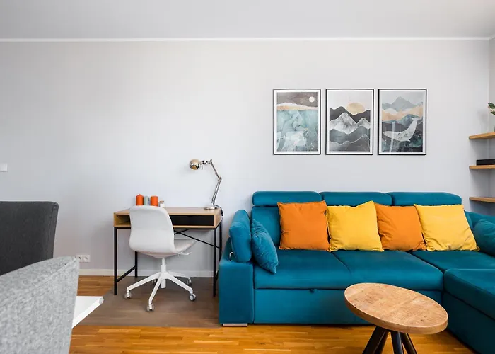 Brodnowski Urban Jungle By Bookinghost Varšava